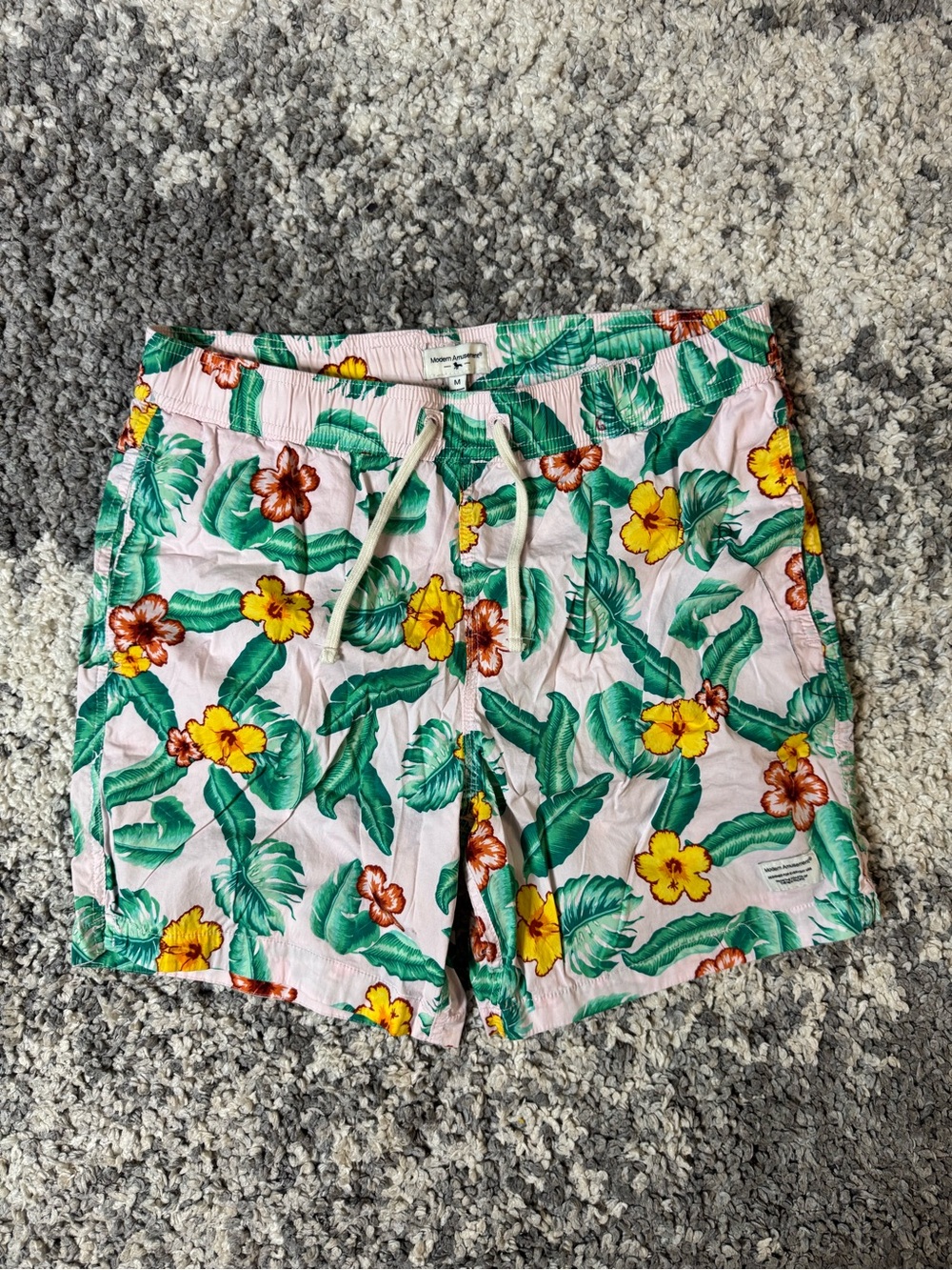 Modern Amusement, Men’s Tropical Floral Drawstring 6” Swim Shorts, Medium